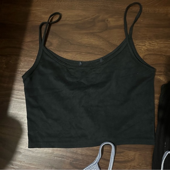 Bundle of 4 Cropped Tanks - Picture 7 of 8